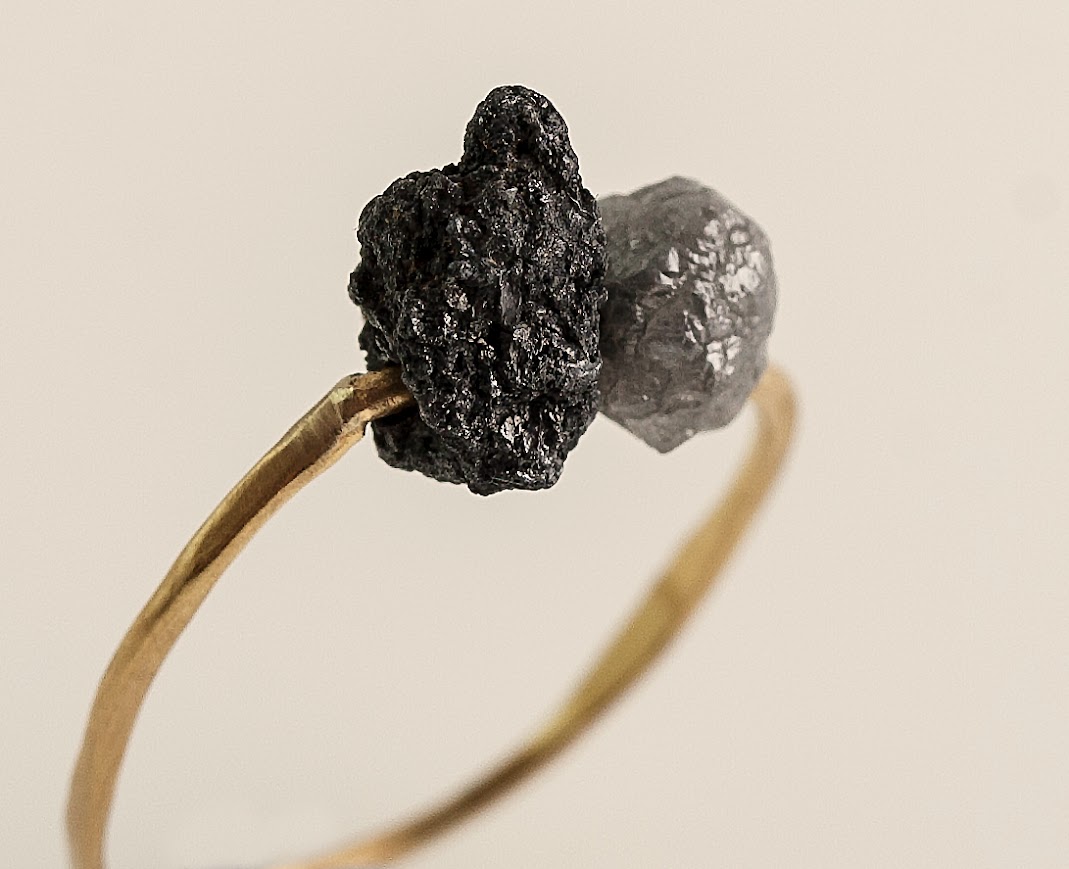 טבעת יהלומים גולמיים