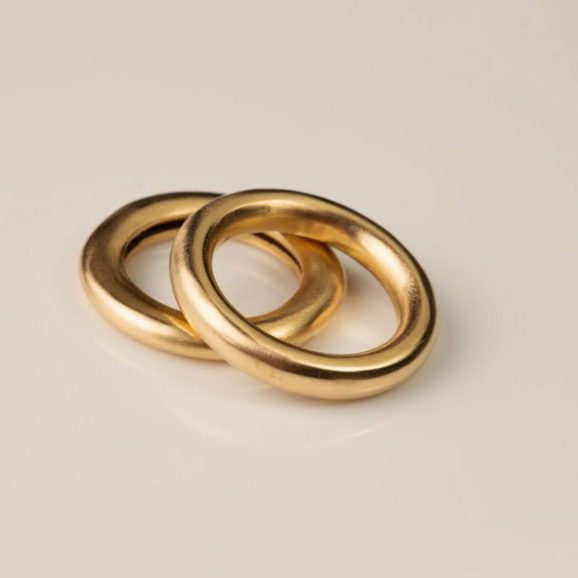 טבעת בומביי זהב 18 קראט עבה בעיצוב פתוח וסגור, עבודת יד יוקרתית.