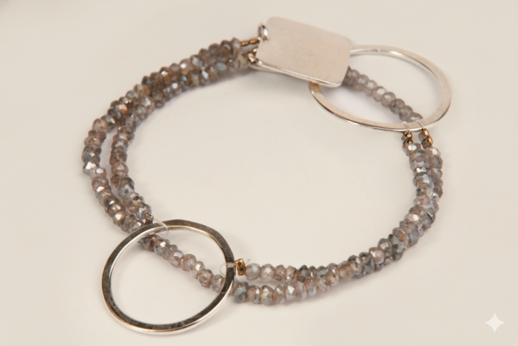 צמיד לברדורייט עם עיגול זהב לבן 14 קראט וסוגר בעבודת יד שירלי קורן