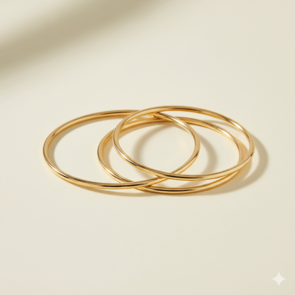 צמידי בנגל זהב 14 קראט בעיצוב קלאסי ועדין. שירלי קורן מעצבת תכשיטים