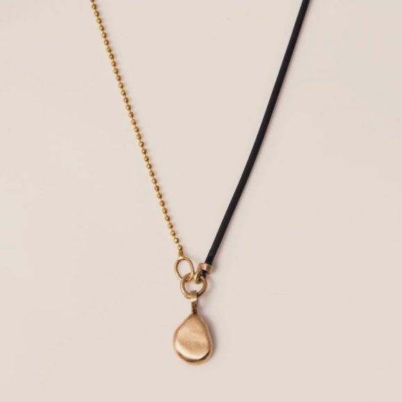 שרשרת דמעה משולבת זהב 18 קראט וסיליקון שחור עם תליון טיפת זהב. (1)