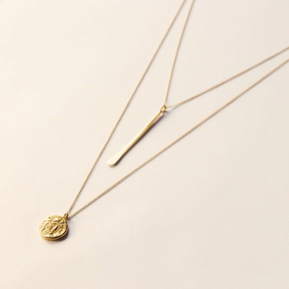 שרשרת זהב כפולה עם תליון עגול ומוט זהב בעבודת יד מבית צורפות פלוס