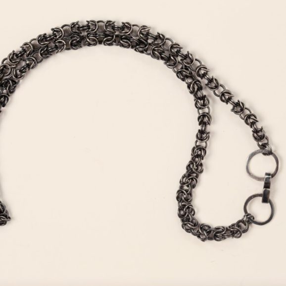 שרשרת חוליות קשורות מכסף מושחר בעבודת יד שירלי קורן