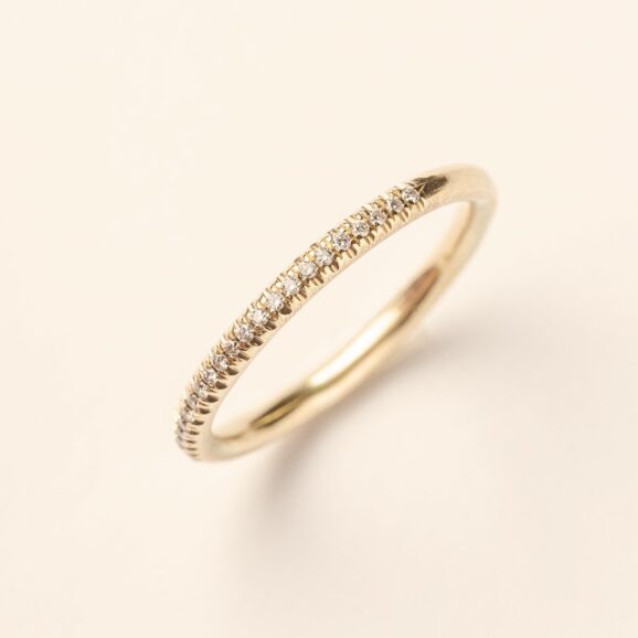 טבעת זהב עם יהלומים עדינים 14 קראט בעיצוב קלאסי מאת שירלי קורן (1)