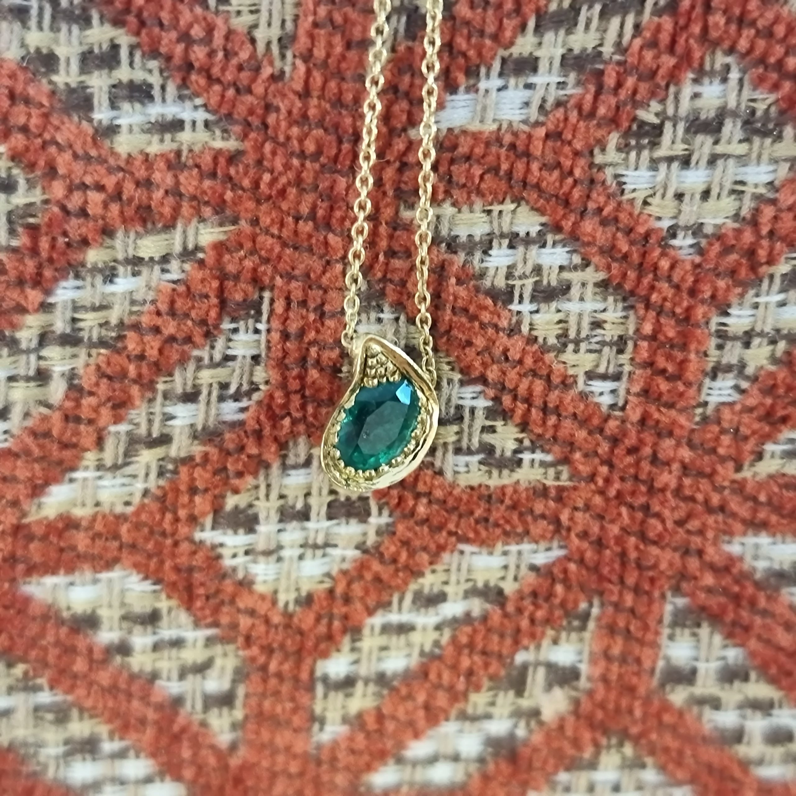 שרשרת אבני חן