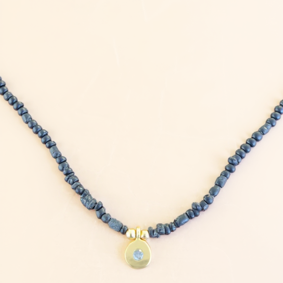 שרשרת אבני ג’ייד עם תליון זהב ויהלום