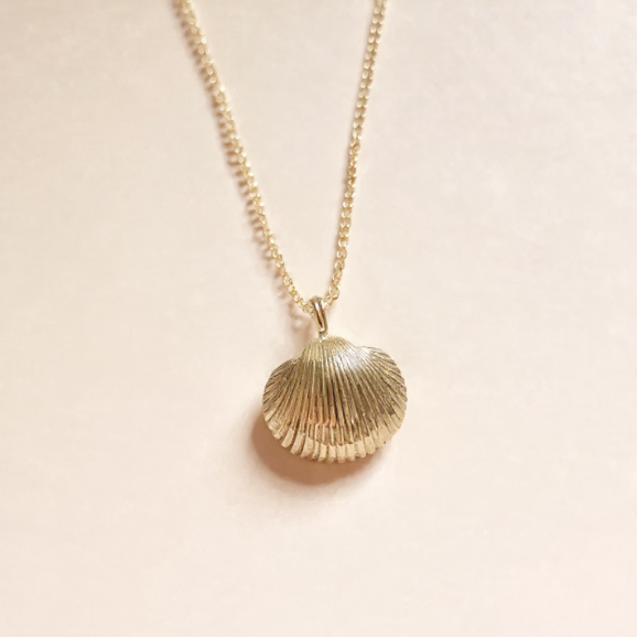 תליון צדפה זהב בעבודת יד