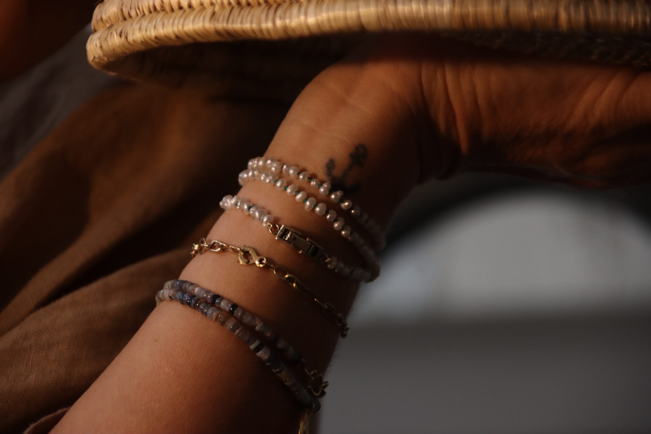 צמידי זהב ואבני חן