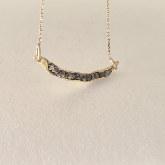 שרשרת זהב 22 קראט ויהלומים גולמיים