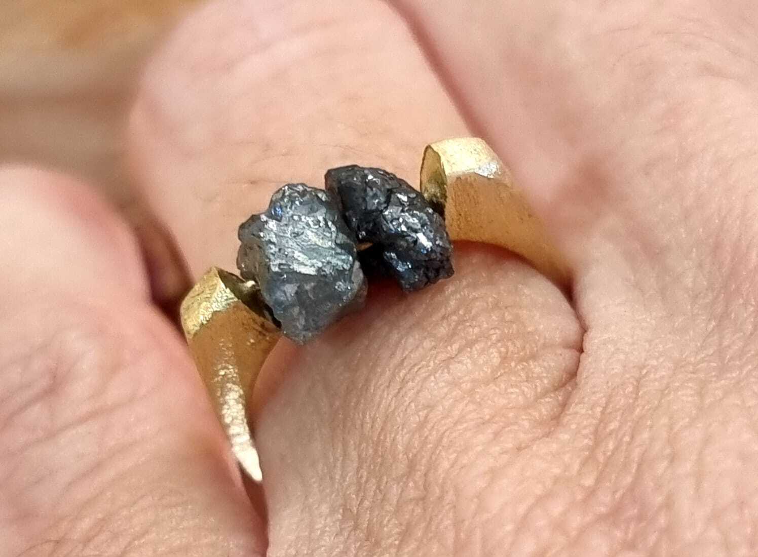 טבעת יהלום גולמי שחור