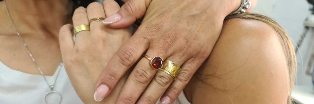 סדנאת צורפות זוגית להכנת טבעות נישואין