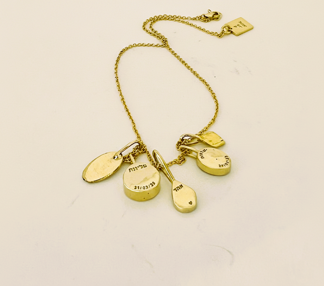 שרשרת תליונים מזהב עם אבני לידה צבעוניות בעיצוב אישי בעבודת יד