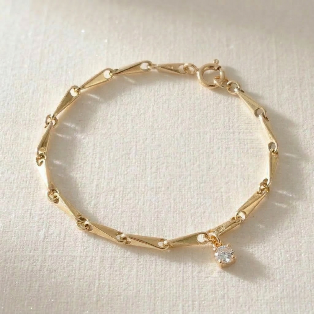 צמיד זהב 14 קראט עדין עם יהלום קטן תלוי